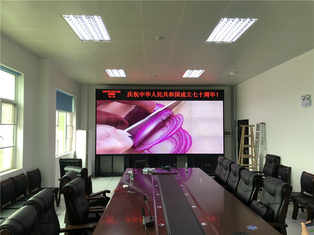 珠海某部隊會議室55寸0.88